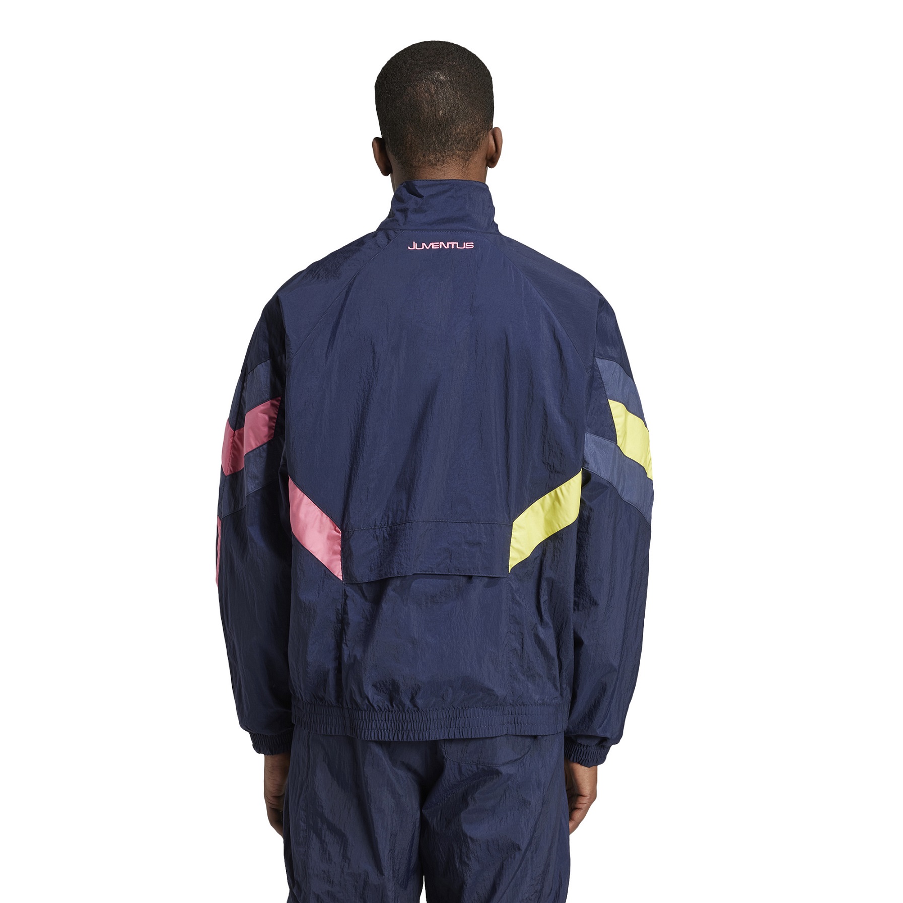 93”juventus オフィシャルジャケット、新品未使用タッグ付き JUVENTUS ORIGINAL WOVEN JACKET 2024-25 | CalcioItalia.com